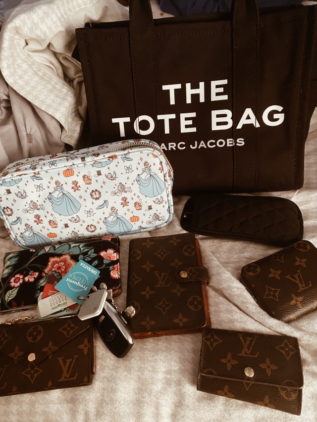 Cheat day! Picked up a little Marc Jacobs tote to throw my stuff in on the  weekends. Isn't she cute 🤭 : r/Louisvuitton